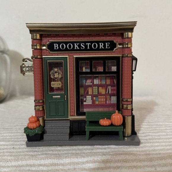 **VIRAL** Bath & Body Works Bookstore Wallflowers Night Light with Pumpkins - Picture 2 of 5
